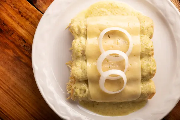 Meksika Yemeği Meksika Onlara Sviçre Enchilada Denir Eritilmiş Peynirle Kaplanmış Telifsiz Stok Fotoğraflar