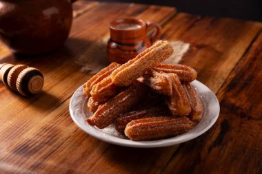 Kurabiye. Kızarmış buğday unu hamuru, İspanya, Meksika ve diğer ülkelerde sıcak çikolata ya da kahvenin eşlik ettiği kahvaltıda ya da atıştırmaya alışıktır..