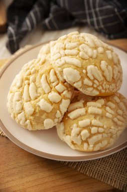 Conchas. Meksika usulü tatlı ekmek, deniz kabuğu görünümlü genellikle kahvaltıda kahve ya da sıcak çikolatayla yenir..