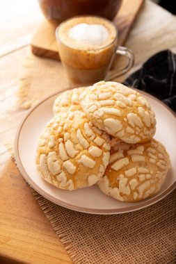 Conchas. Meksika usulü tatlı ekmek, deniz kabuğu görünümlü genellikle kahvaltıda kahve ya da sıcak çikolatayla yenir..