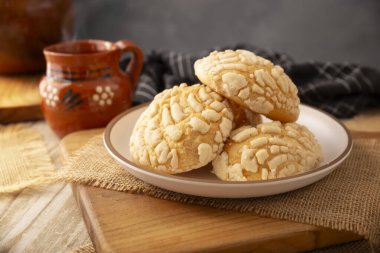 Conchas. Meksika usulü tatlı ekmek, deniz kabuğu görünümlü genellikle kahvaltıda kahve ya da sıcak çikolatayla yenir..