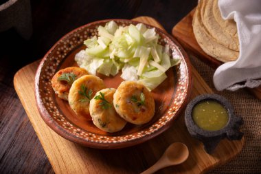 Patates kekleri, birçok ülkede çok popüler bir ev yapımı yemek, geleneksel Meksika mutfağında 