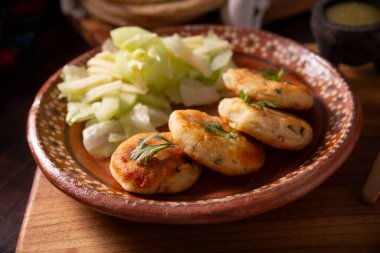 Patates kekleri, birçok ülkede çok popüler bir ev yapımı yemek, geleneksel Meksika mutfağında 