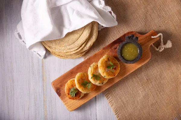 Patates kekleri, birçok ülkede çok popüler bir ev yapımı yemek, geleneksel Meksika mutfağında 