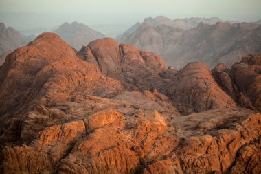 Sina çölünde gün batımı