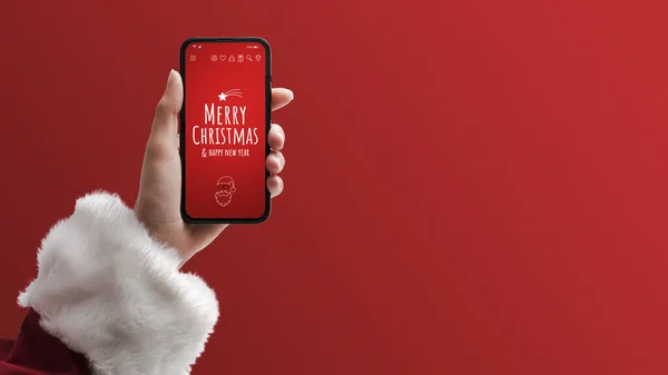 Noel Baba Elinde Noel Dilekleri Olan Bir Akıllı Telefon Tutuyor — Stok fotoğraf