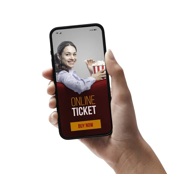 Женщина Держит Смартфон Покупает Билеты Кино Онлайн Помощью Мобильного Приложения — стоковое фото