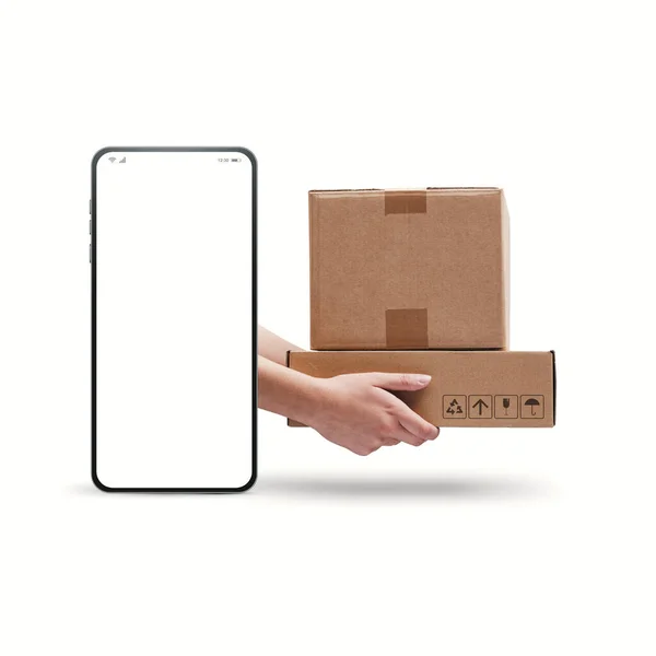 Ruce Držící Kartonové Krabice Smartphone Prázdnou Obrazovkou Expresní Doručovací Služby — Stock fotografie