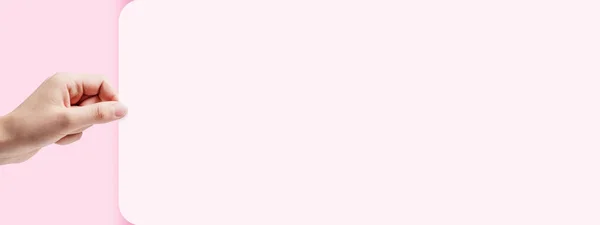 Женская Рука Пустым Знаком Розовом Фоне Концепция Общения Копировальное Пространство — стоковое фото