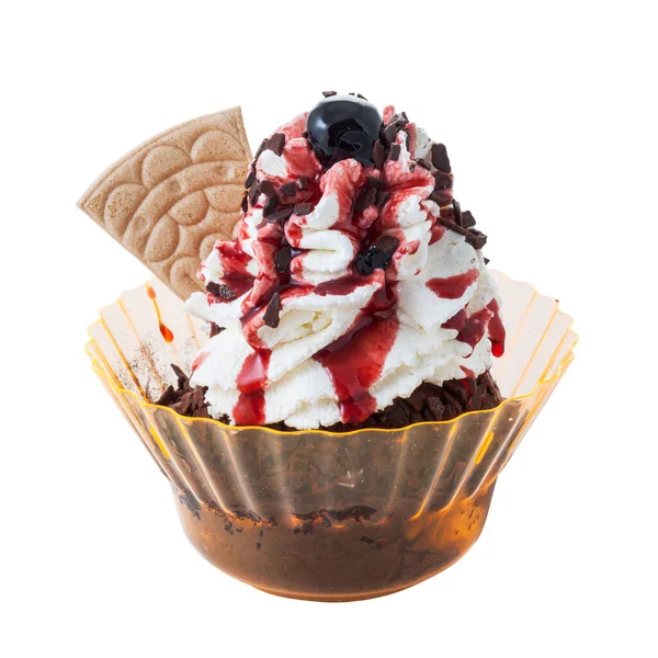 Delicious Παγωτό Σοκολάτα Sundae Γκοφρέτα Και Toppings Ένα Πλαστικό Κύπελλο — Φωτογραφία Αρχείου