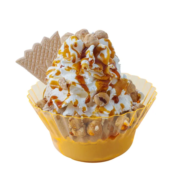 Delicious Παγωτό Φουντούκι Sundae Γκοφρέτα Και Toppings Ένα Πλαστικό Κύπελλο — Φωτογραφία Αρχείου