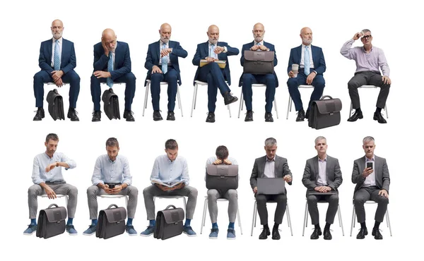 椅子に座って仕事の面接を待っている企業のビジネスマン 肖像画のコラージュのセット — ストック写真