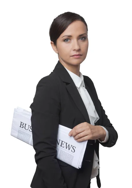 拿金融报纸的黑色夹克的吸引力有信心女商人 — 图库照片