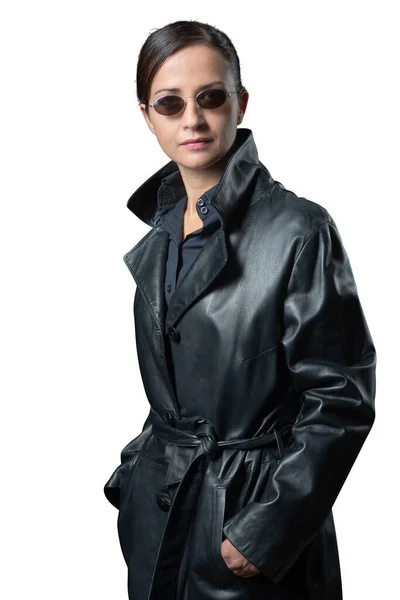 Привлекательная Уверенная Женщина Агент Черном Кожаном Пальто Солнцезащитных Очках — стоковое фото