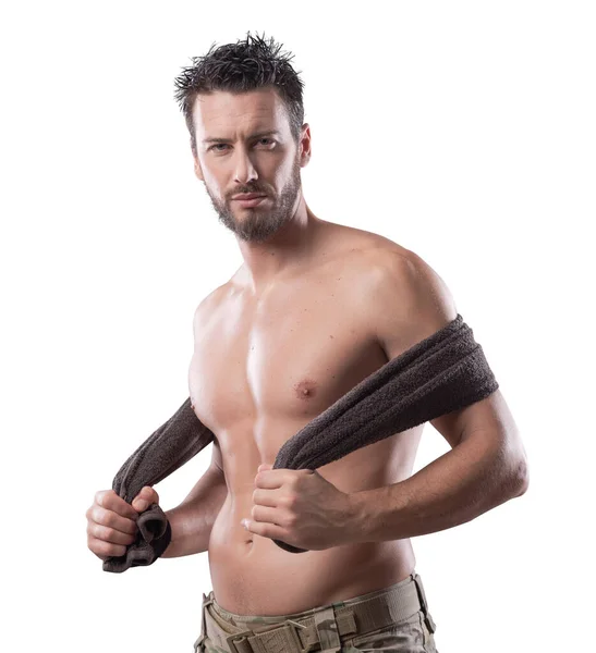 Przekonany Muskularny Mężczyzna Suszenia Jego Atletyczna Budowa Ciała Ręcznikiem — Zdjęcie stockowe