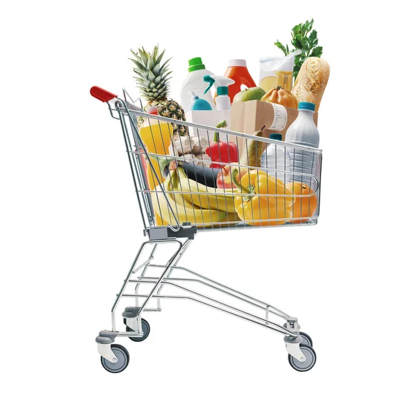 满载新鲜食品和家居用品的购物车 食品购物车概念 — 图库照片