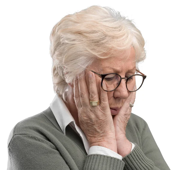 悲伤沮丧的老太婆摆姿势与头在手 她是关心和孤独 — 图库照片