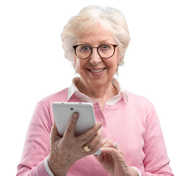 Szczęśliwy Starszy Pani Przy Użyciu Cyfrowy Dotykowy Ekran Tabletu Ona — Zdjęcie stockowe