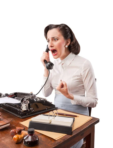 Estresado Secretario Estilo Vintage Sentado Escritorio Oficina Gritando Por Teléfono —  Fotos de Stock