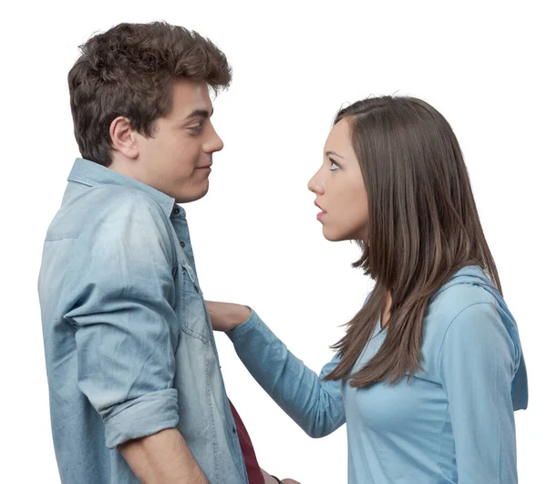 Jovem Mulher Zangada Discutindo Com Seu Namorado Apontando Para Ele — Fotografia de Stock
