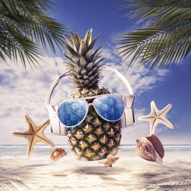 Havalı ananas kulaklık takıyor ve tropik plajda parti yapıyor, yaz tatilleri ve müzik konsepti.
