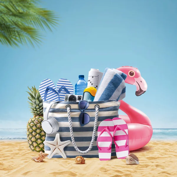 Bolso Playa Con Accesorios Lindo Flamenco Inflable Una Playa Tropical — Foto de Stock