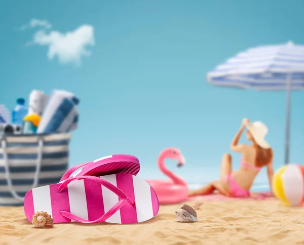 Αξεσουάρ Παραλίας Στην Άμμο Και Γυναίκα Ηλιοθεραπεία Έννοια Καλοκαιρινές Διακοπές — Φωτογραφία Αρχείου