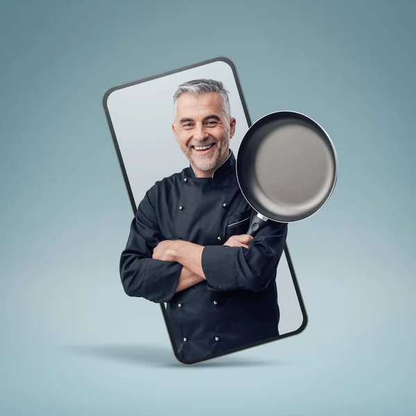 Confiado Sonriente Chef Exitoso Posando Videocall Smartphone Sonriente Concepto Servicio — Foto de Stock