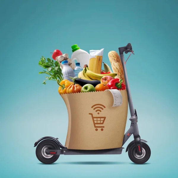 Full Grocery Bag Ecological Green Scooter Online Grocery Shopping Delivery — Stockfoto