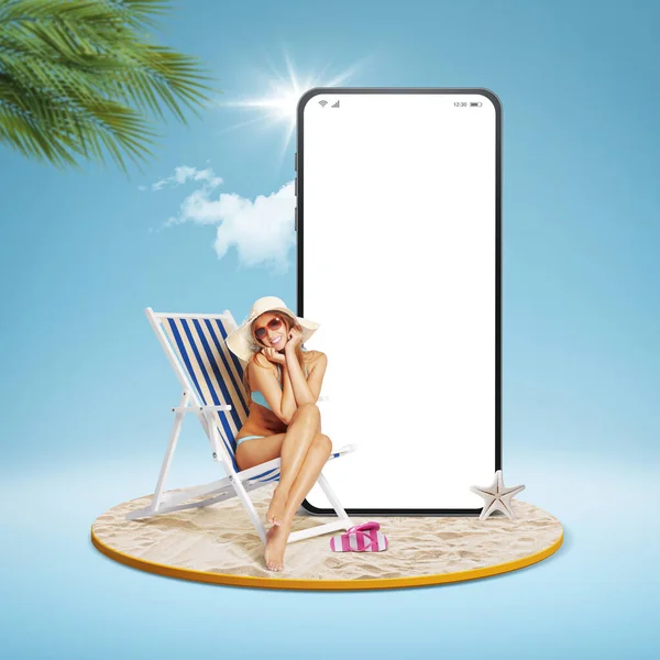 책상에 스마트폰에서 해변에서의 휴가와 모바일 — 스톡 사진