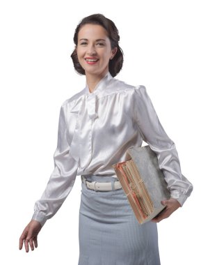 1950'lerin stil sekreteri belgeler ve evrak ile bir klasör tutan
