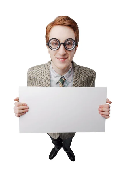Kalın Gözlüklü Komik Inek Elinde Boş Bir Tabela Gülümsüyor — Stok fotoğraf
