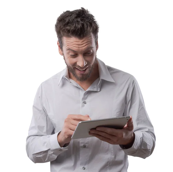 Radostně Vzrušený Muž Dostávající Dobré Zprávy Svém Tabletu — Stock fotografie