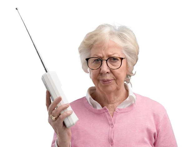 Frustrovaná Starší Žena Která Používá Starý Bezdrátový Telefon Hledí Kameru — Stock fotografie