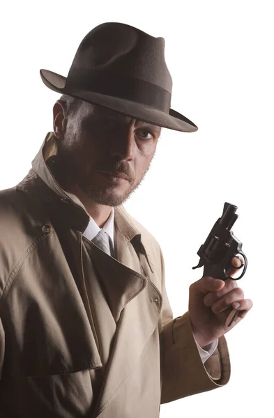 穿着风衣 拿着枪在黑暗 黑色电影的英俊侦探 — 图库照片