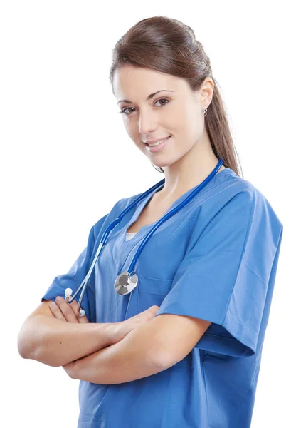 腕を組んでの笑顔の女性医師の肖像画 — ストック写真