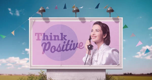 Ευτυχισμένη Γυναίκα Θετική Διάθεση Διαφημιστική Πινακίδα Και Παράθεση Κινήτρων Σκεφτείτε — Φωτογραφία Αρχείου