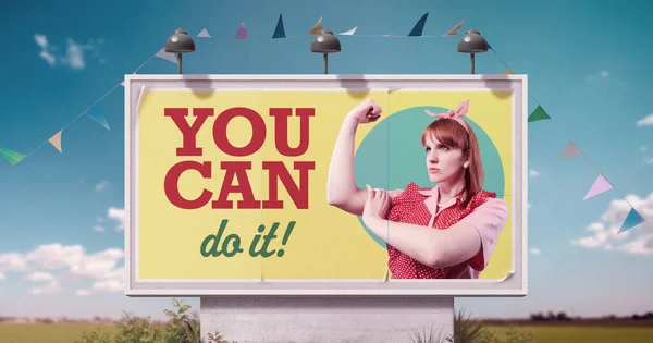 Реклама Женщиной Показывающей Свой Бицепс Можете Сделать — стоковое фото