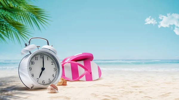 Ξυπνητήρι Και Σαγιονάρες Στην Παραλία Καλοκαιρινές Διακοπές Και Καλοκαιρινές Ιδέες — Φωτογραφία Αρχείου
