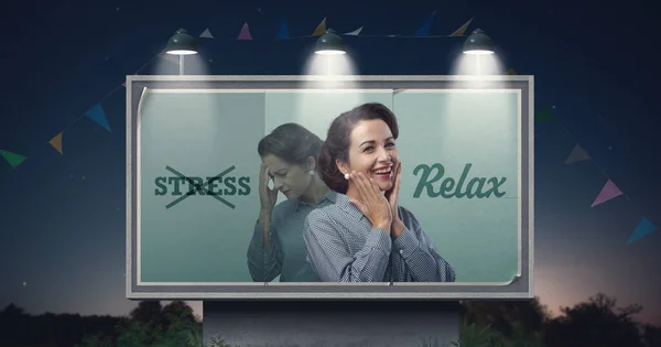 Inspirativní Reklama Billboardu Žena Volí Odpočinek Před Stresem — Stock fotografie