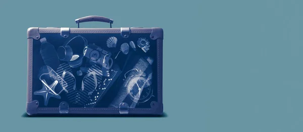 Ray Scan Suitcase Travel Accessories Summer Vacations Concept Copy Space — Fotografia de Stock