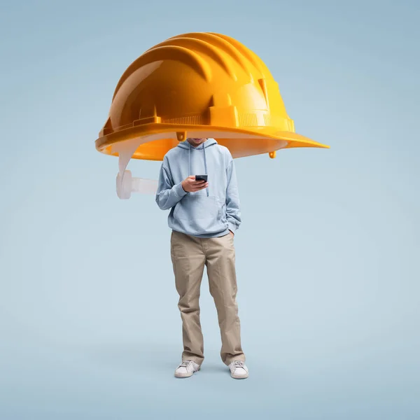 Safety Helmet Protecting Young Man Using Smartphone Data Protection Security — Stock Photo, Image
