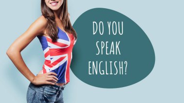 İngilizce öğrenen ve İngiltere bayrağı giyen genç bir kadın, kopyalama alanı