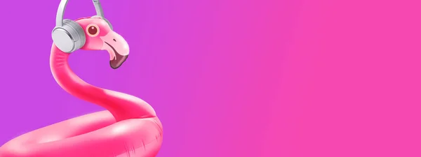 Niedlicher Aufblasbarer Rosa Flamingo Trägt Kopfhörer Und Kopierraum Sommer Und — Stockfoto