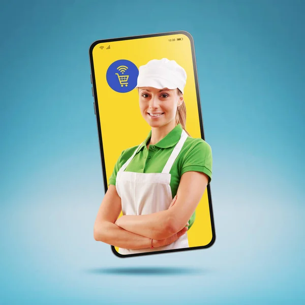 Professionele Glimlachende Supermarkt Klerk Poseren Een Smartphone Online Boodschappen Concept — Stockfoto