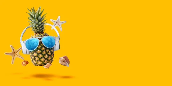 Cheerful Funny Pineapple Wearing Headphones Sunglasses Beach Party Concept — Stock Photo, Image