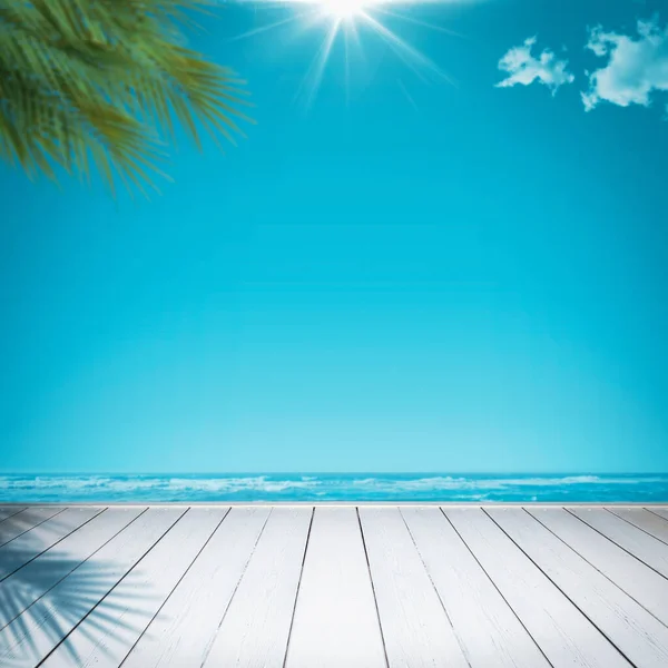 Όμορφη Τροπική Παραλία Ξύλινο Κατάστρωμα Και Φοίνικες Καλοκαιρινές Διακοπές Έννοια — Φωτογραφία Αρχείου