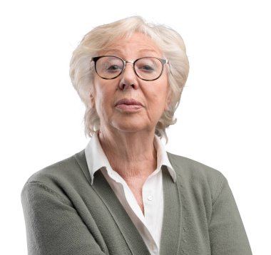 Kendinden emin kıdemli bayan küçümseyerek kameraya bakıyor