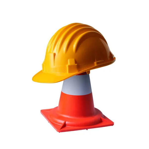 安全帽和交通锥 工作安全概念 — 图库照片