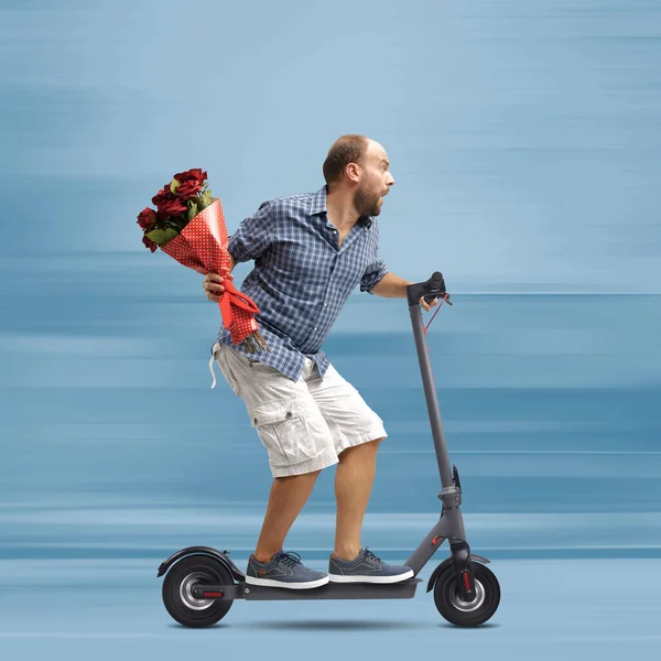 Man Holding Flowers Riding Fast Electric Scooter Late His Date — Stock Photo, Image